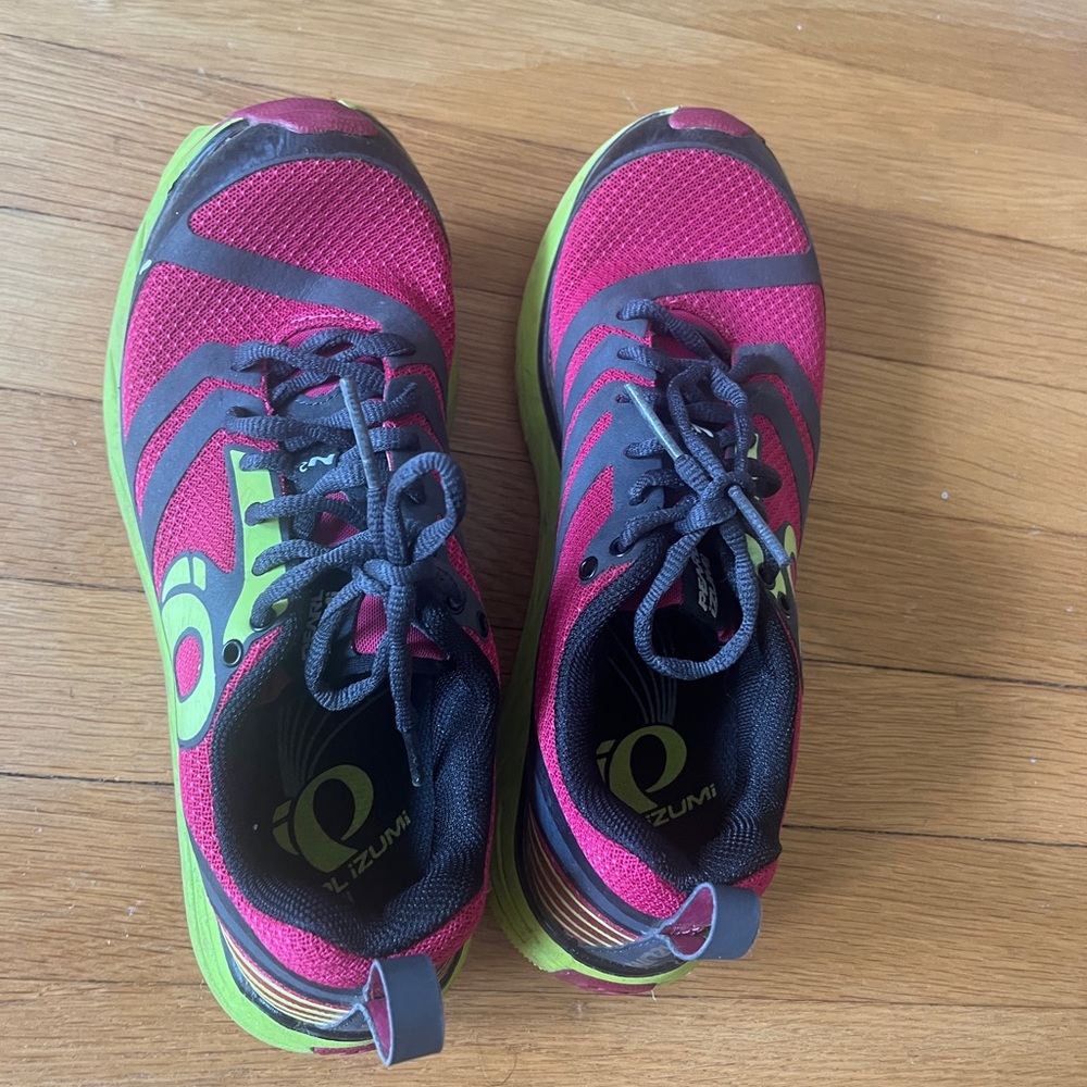 Pearl Izumi Women's Pink and Black Running Shoes